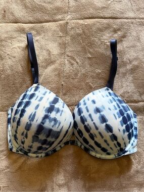 PINK Victoria's Secret Blue and White Printed Push-Up Bra